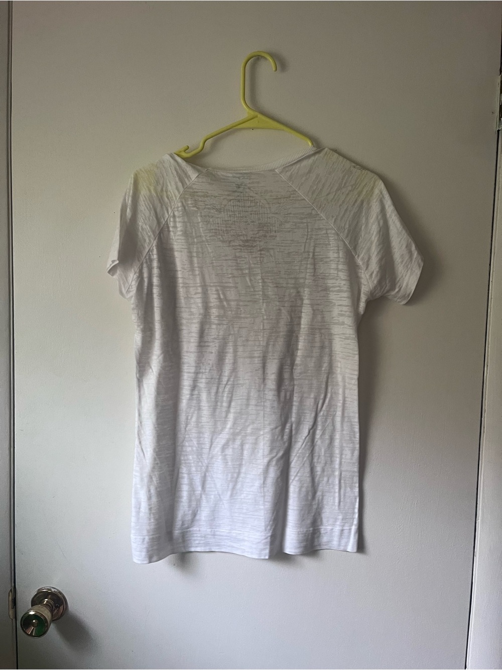 Prana Women’s White Short Sleeve Tee with Taupe Motif Size XL - Picture 4 of 4